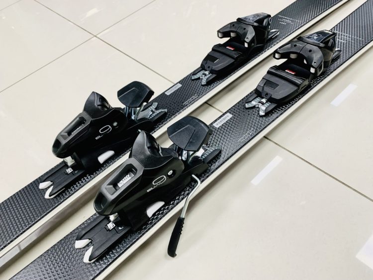 AKCIA ELAN: Dámske zjazdové lyže s viazaním ELAN Amphibio INSOMNIA Sport Titanium 158cm