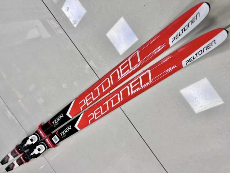 Juniorské bežecké lyže PELTONEN Tiger Step šupiny + viazanie Rottefella Basic NNN + Ski Holder