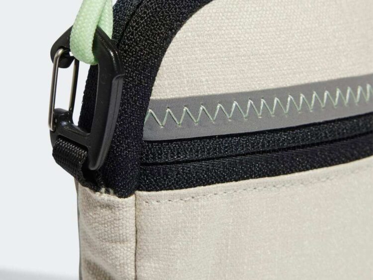 2024 new edition: Príručná kapsička cez plece Adidas XPLORER Small Bag