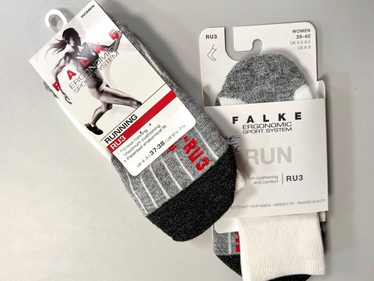 AKCIA: Dámske bežecké športové ponožky FALKE Running Ergonomic RU3 white