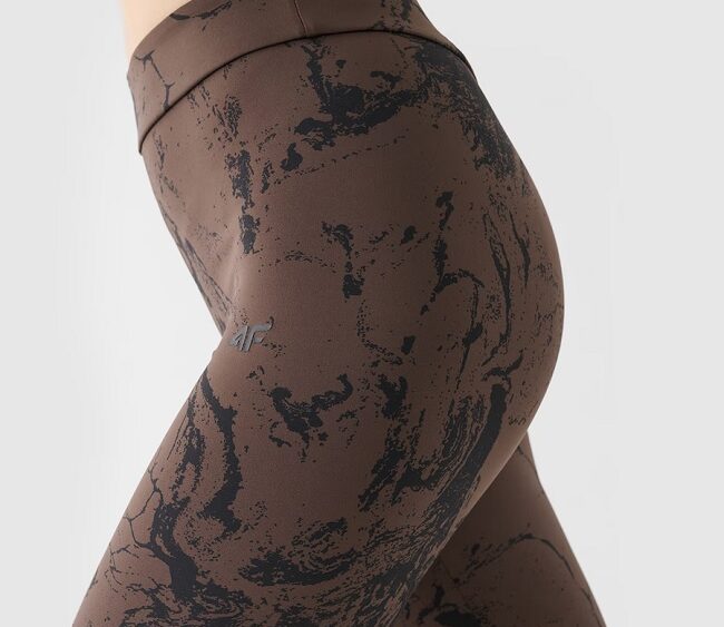 4F Akcia Výpredaj: Dámske legíny s vysokým pásom 4F Sportstyle Allover Print brown TTIGF193