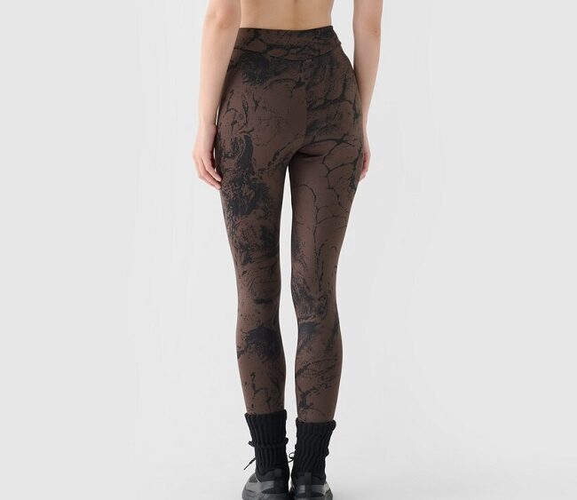 4F Akcia Výpredaj: Dámske legíny s vysokým pásom 4F Sportstyle Allover Print brown TTIGF193