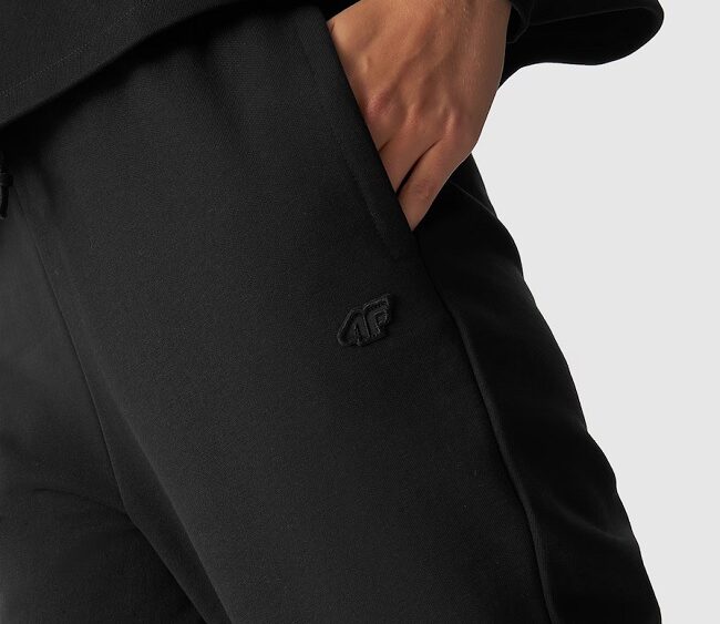 Dámske bavlnené tepláky s elastickým lemom 4F TTROF0819 black
