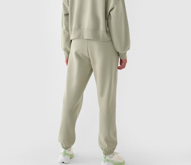 Dámske teplákové oversize jogger nohavice 4F TTROF0820 olive