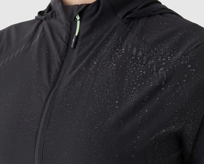 4F Akcia: Dámska bežecká zbaliteľná bunda Ultralight 4F TTJAF0773 black