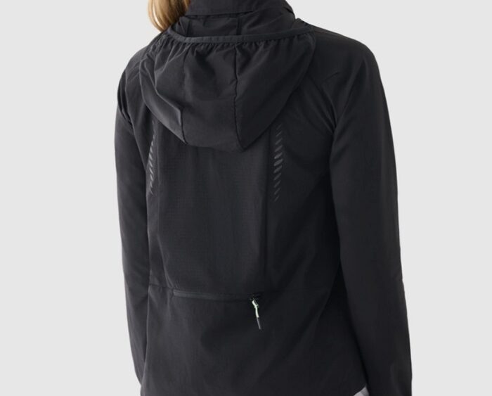 4F Akcia: Dámska bežecká zbaliteľná bunda Ultralight 4F TTJAF0773 black