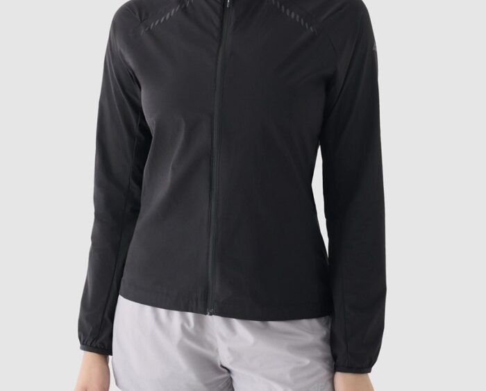 4F Akcia: Dámska bežecká zbaliteľná bunda Ultralight 4F TTJAF0773 black