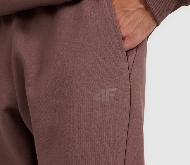 4F Akcia: Pánske zateplené tepláky s rovným strihom TTROM1251 brown