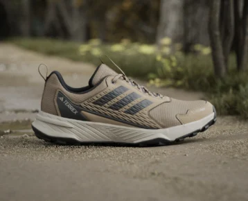 Pánske trailové tenisky Adidas TERREX Tracefinder 2 CLIMAPROOF Trail Running