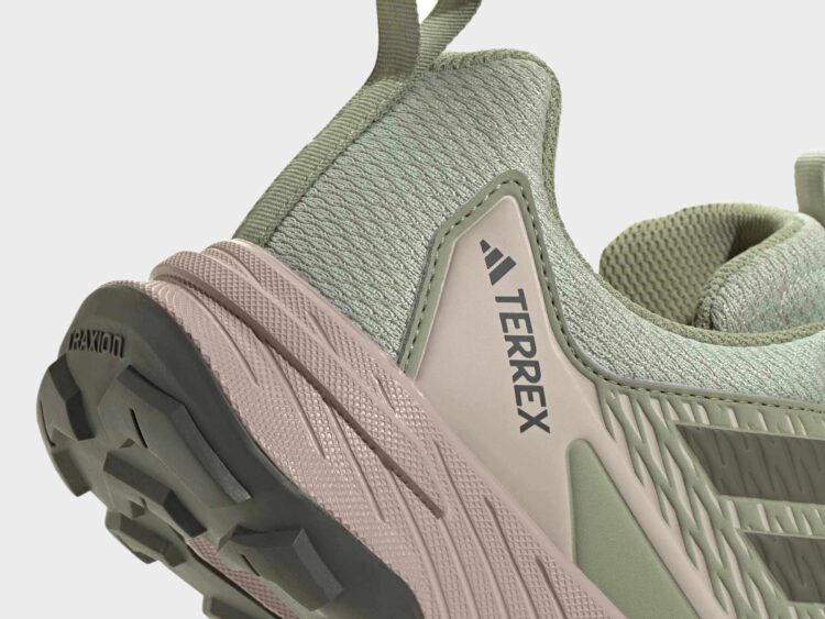 Dámske trailové tenisky Adidas TERREX Tracefinder 2 CLIMAPROOF Trail Running