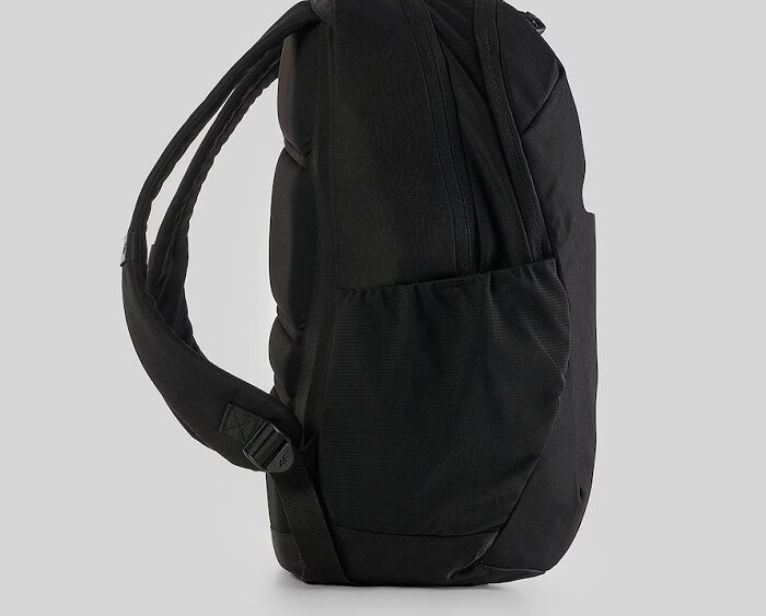 2026 4F nová kolekcia: Mestský batoh s vreckom na notebook ABACM0838 black