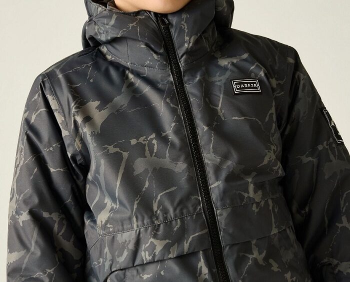 2026 Akcia Dare2b nová kolekcia: Detská lyžiarska bunda Wing It Jacket DKP581 dark cracked print